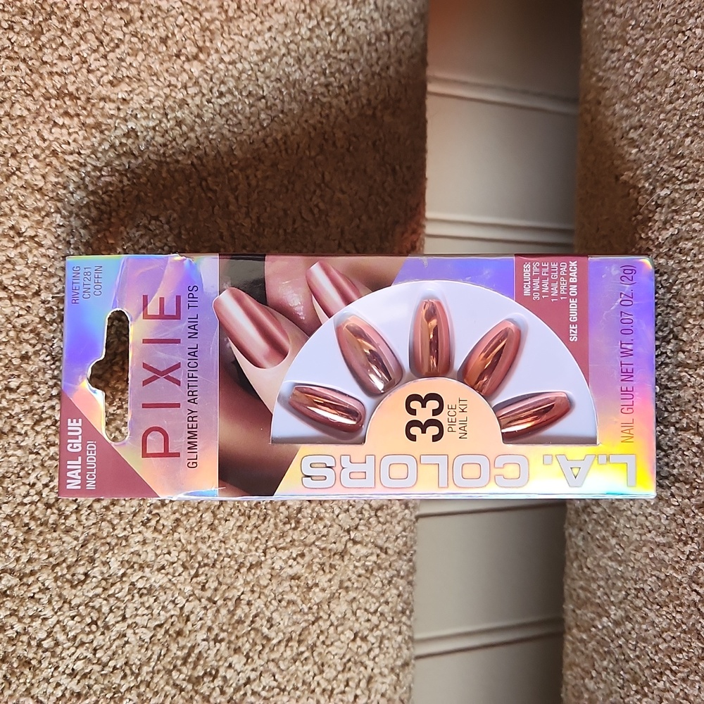 NIB Pixie Glimmery Artificial Nail Tips Riveting Coffin 33 piece